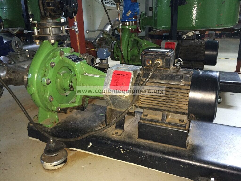 Industrial centrifugal pumps used to diagnose cooling-water pump cavitation after strainer cleaning and suction-side maintenance
