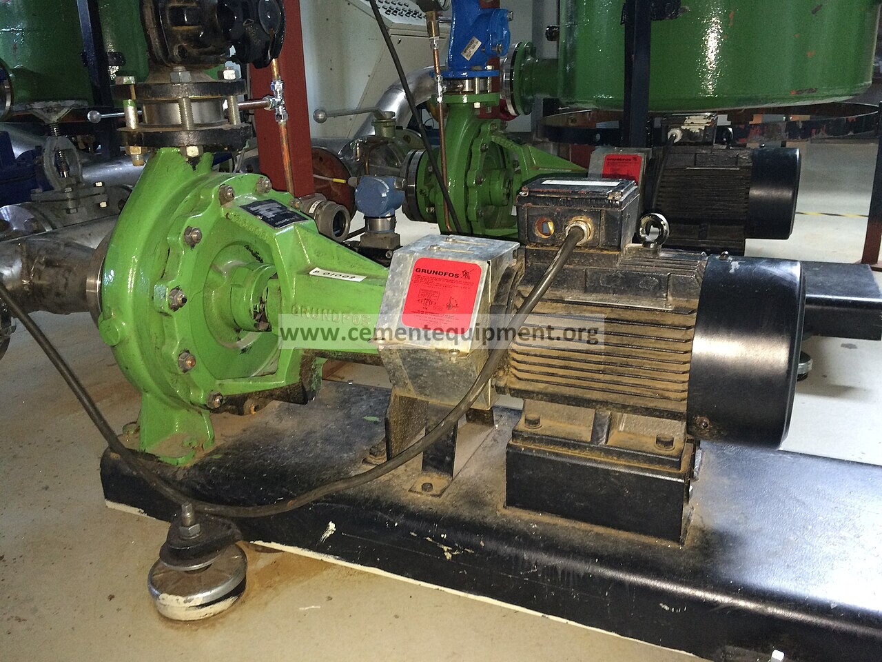 Industrial centrifugal pumps used to diagnose cooling-water pump cavitation after strainer cleaning and suction-side maintenance